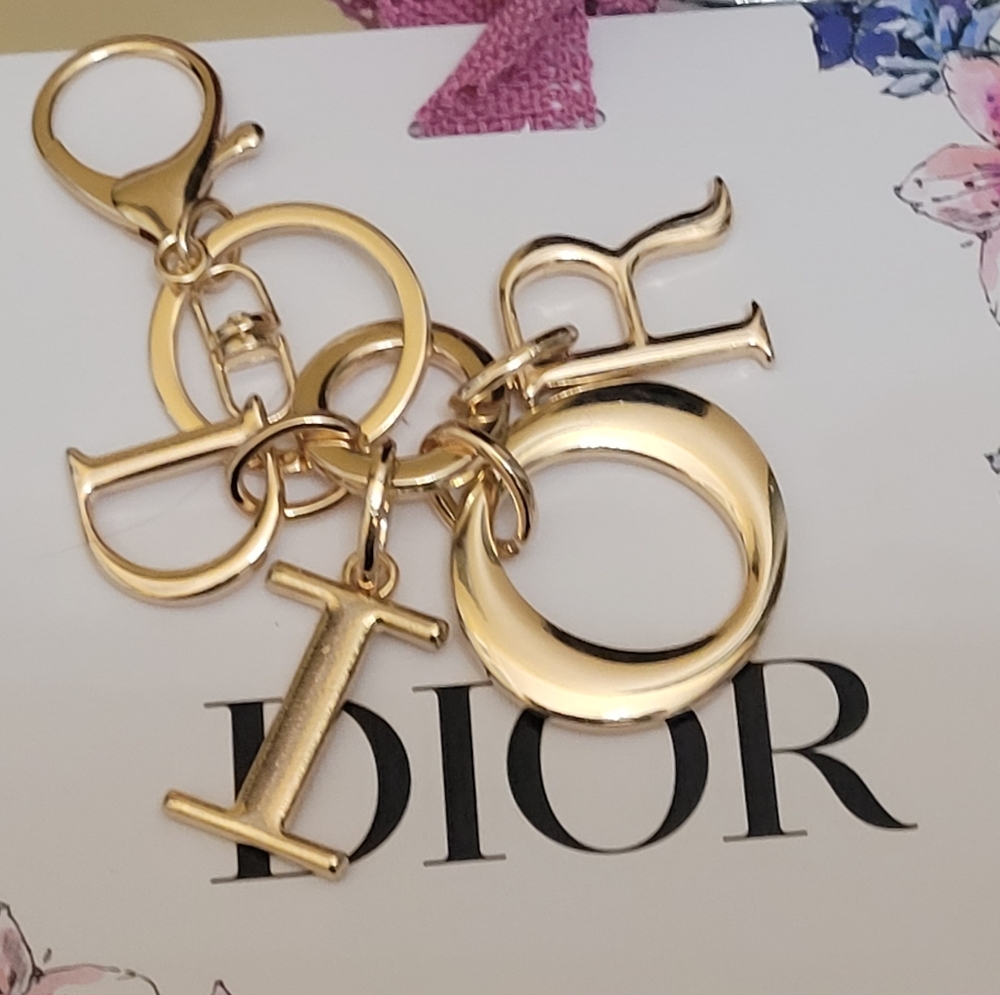 Dior logo keychain /bagcharm gold tone metal - Picture 2 of 6
